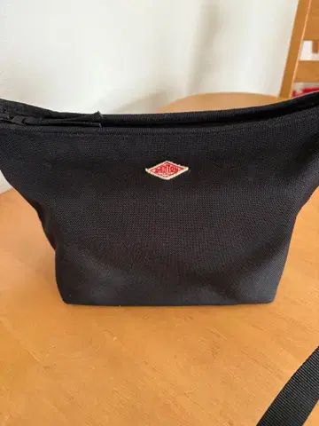 단톤, 조르다 백