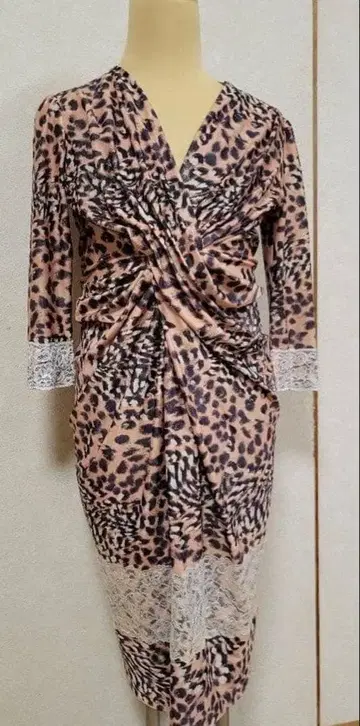 Kayme 케이미 비너스 드레이프 레오파드 레이스 긴팔 원피스