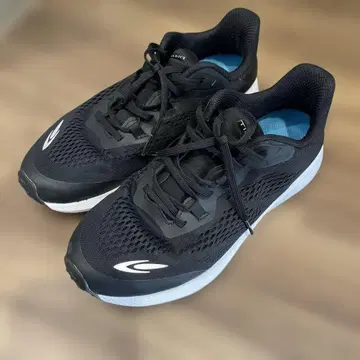 블랙 메쉬 러닝화