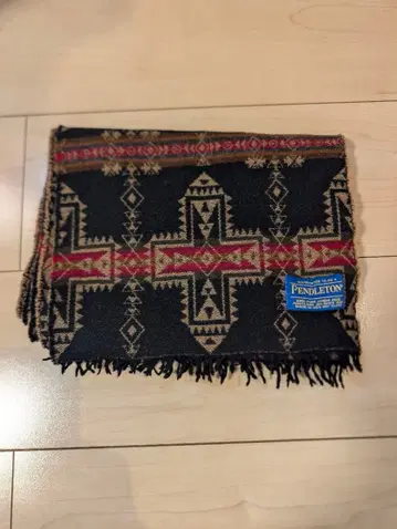 Pendleton 기하학 패턴 머플러