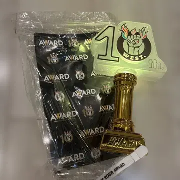 1.WEST. 10th AWARD 응원봉 너에게 보내는 트로피