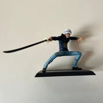 트라팔가 D 워터 로 피규어