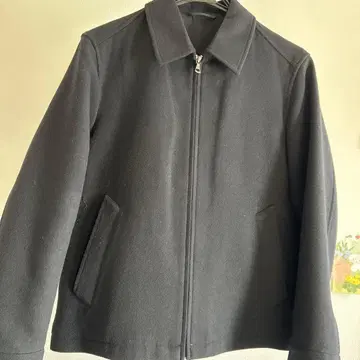 UNIQLO 유럽 특별 컬렉션 싱글 컬러 숏 블루종