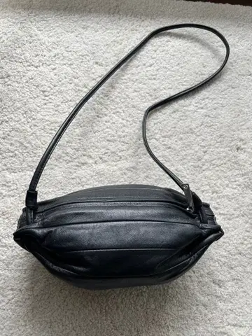 marimekko 블랙 가죽 숄더백