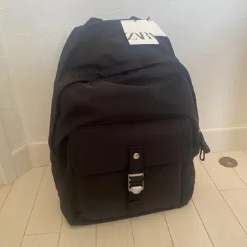 새상품 ZARA 블랙 백팩 M 사이즈