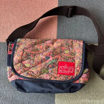 Manhattan Portage 꽃무늬 숄더백