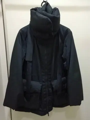 완판템 유니클로 +J 질 샌더 하이브리드 다운 숏코트 네이비