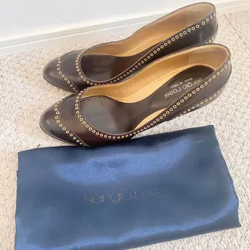 새상품급 세르지오로시 서클 스터드 펌프스 36.5