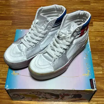 세일러문 VANS 하이컷 로고