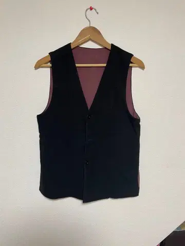 블랙 와인 레드 자수 슬리브리스 베스트