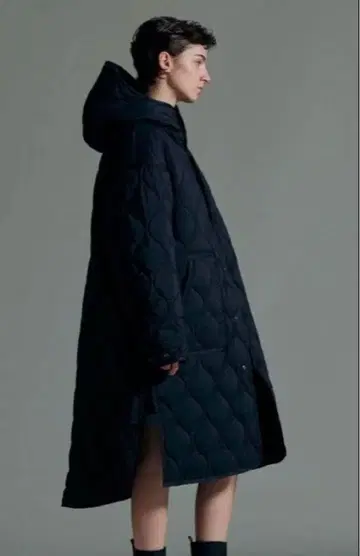 WILD THINGS 퀼팅 롱 코트 투모로우랜드 별주 모델
