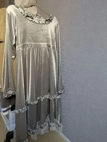 실버 벨로아 긴팔 원피스