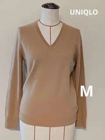 유니클로 캐시미어 100% 베이지 V넥 스웨터 M 사이즈