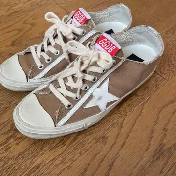 AP STUDIO GOLDEN GOOSE V-STAR