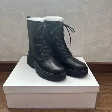 ELLEPLANETE 블랙 가죽 부츠