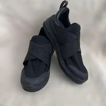 mudie walk 밴딩 타입 슬립온 블랙 23.5