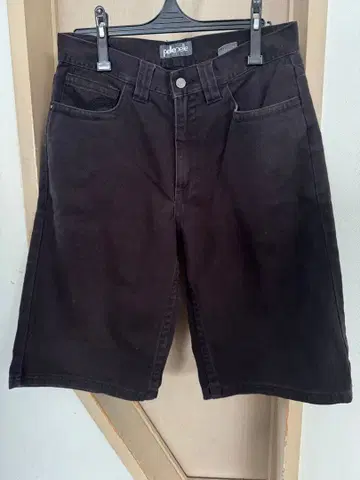 Pelle Pelle 블랙 숏팬츠 스터드 포함