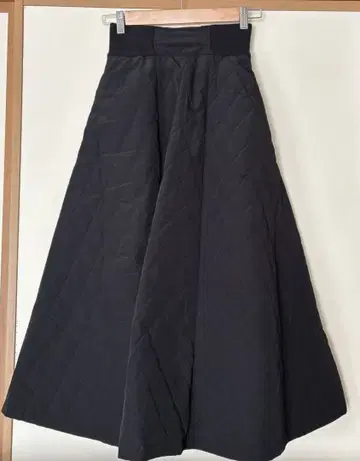 Boogie 퀼팅 롱 플레어 스커트 블랙