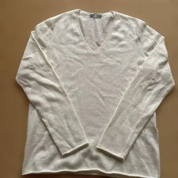 띠어리 럭스 아이보리 V넥 긴팔 니트 스웨터