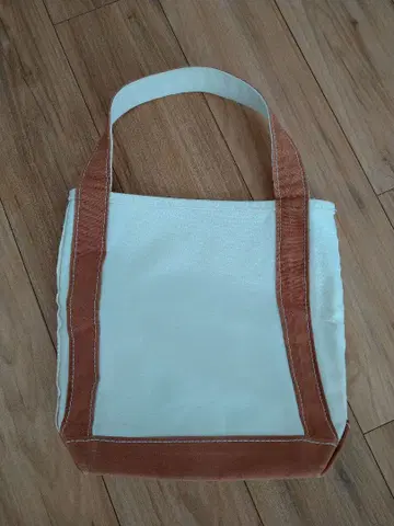 텐 베어 화이트와 브라운의 토트백