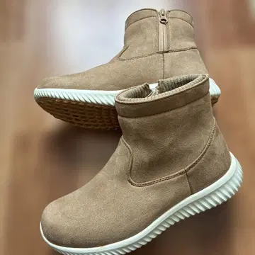 지퍼 달린 브라운 어그 부츠 24.0cm