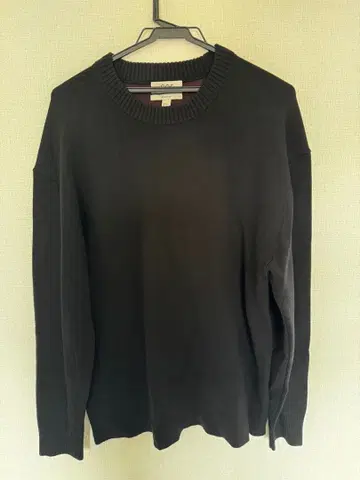 COS 블랙 니트 스웨터