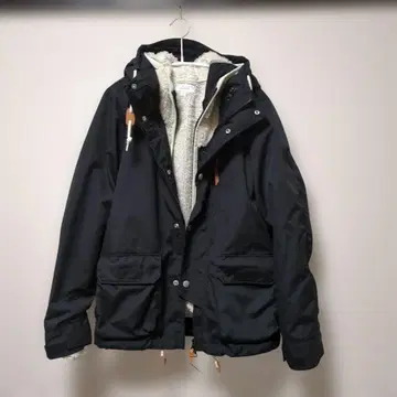 뷰티앤유스 보아 라이너 마운틴 파카 블랙