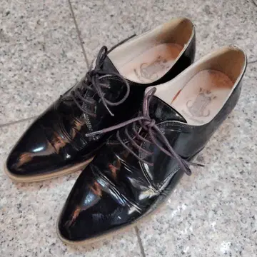 블랙 에나멜 로퍼 38