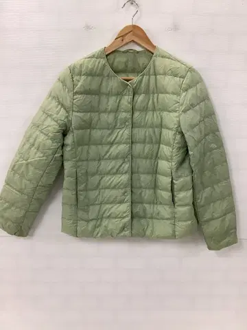 12.13 A323P 유니클로 울트라 라이트 다운 그린 계열 L