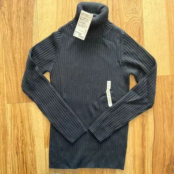 목 까슬거림을 줄인 굵은 리브 터틀넥 워셔블 스웨터 블랙