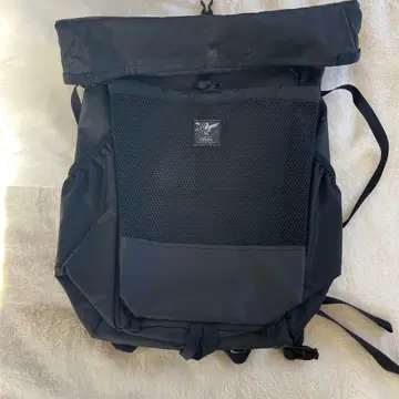 오카라 미튼 블랙 백팩 메쉬 패널 포함