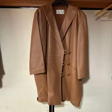 DEBORAH 카라 부착 브라운 롱 코트