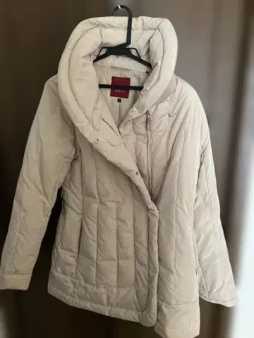 AMACA 베이지 다운 자켓