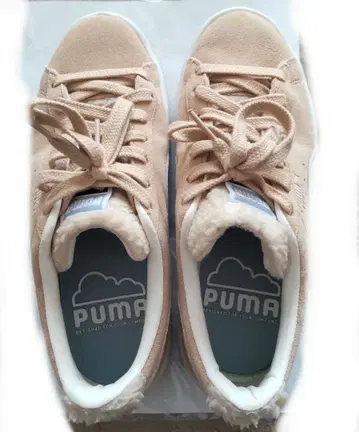 새상품급 PUMA 23cm 베이지 스니커즈