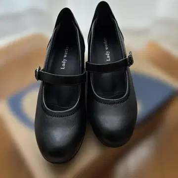 Lady worker 블랙 멜리 제인 펌프스