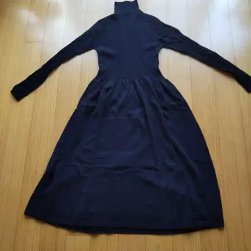 유니클로 3D 메리노 리브 원피스 긴팔 터틀넥 니트 원피스