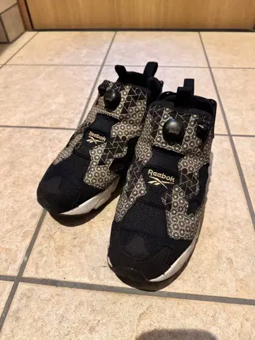 Reebok Instapump Fury 블랙/골드