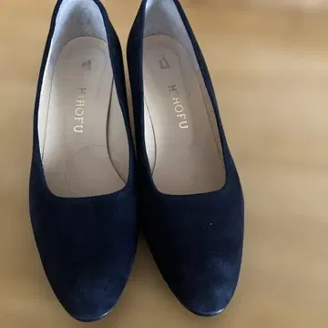 HIROFU 네이비 스웨이드 펌프스