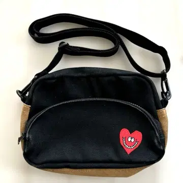 차오 패닉 하트 자수 숄더백 블랙/브라운