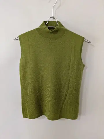 BASILE28 캐시미어 100% 하이넥 슬리브리스 니트 그린