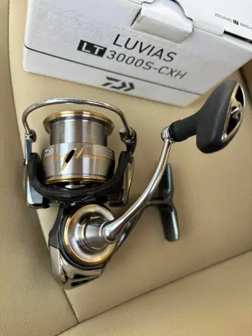 DAIWA LUVIAS LT3000S-CXH 스피닝 릴