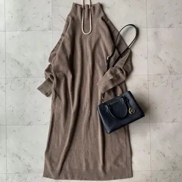 새상품급 다마 컬렉션 하이넥 니트 원피스 캐시미어 100 모카 LL