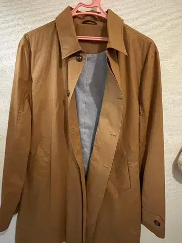 브라운 트렌치코트