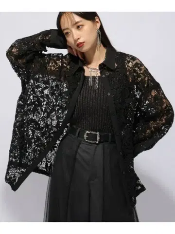 HARE 플라워 레이스 미들 셔츠