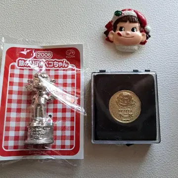 2006년 새로운 페코짱 키링과 코인 세트