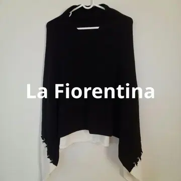 La Fiorentina 블랙과 화이트 절개 판초