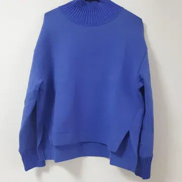 그린 라벨 파란색 하이넥 상의