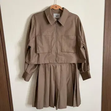 179/WG 베이지 지퍼 포함 셋업