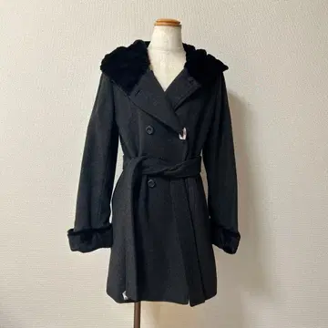 카라 부착 다크 그레이 코트