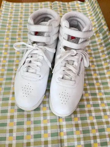 리복 클래식 하이컷 화이트